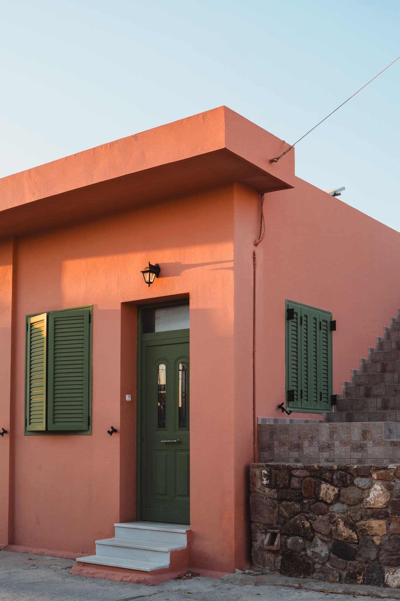 Façade terracotta avec finition d’enduit soignée